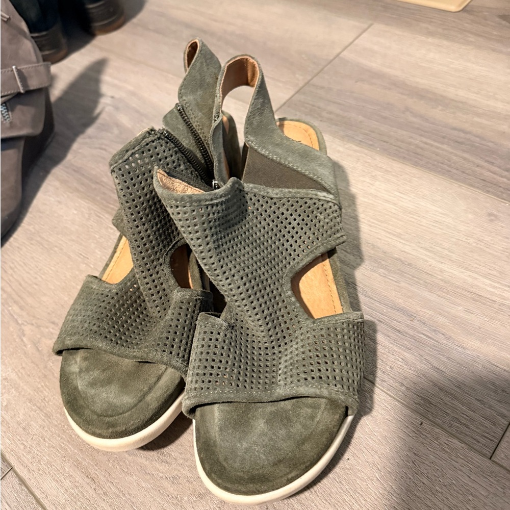 Sofft Olive Green Women's Sandals